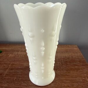 Vintage Anchor Hocking White Milk Glass Vase Teardrop & Pearl Scalloped Edge 7”